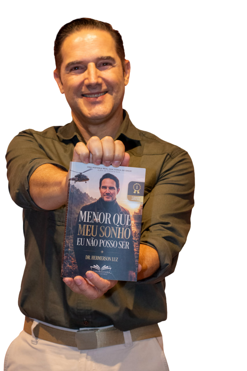 Dr. Hemerson Luz segurando o livro Menor que Meu Sonho, Eu Não Posso Ser